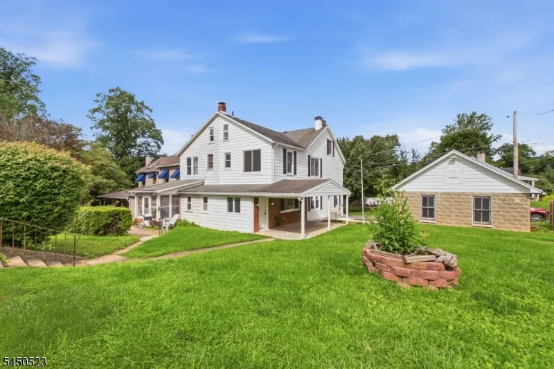 34 N Prospect St Lopatcong, NJ 08865