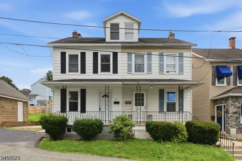34 N Prospect St Lopatcong, NJ 08865