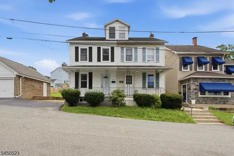 34 N Prospect St Lopatcong, NJ 08865
