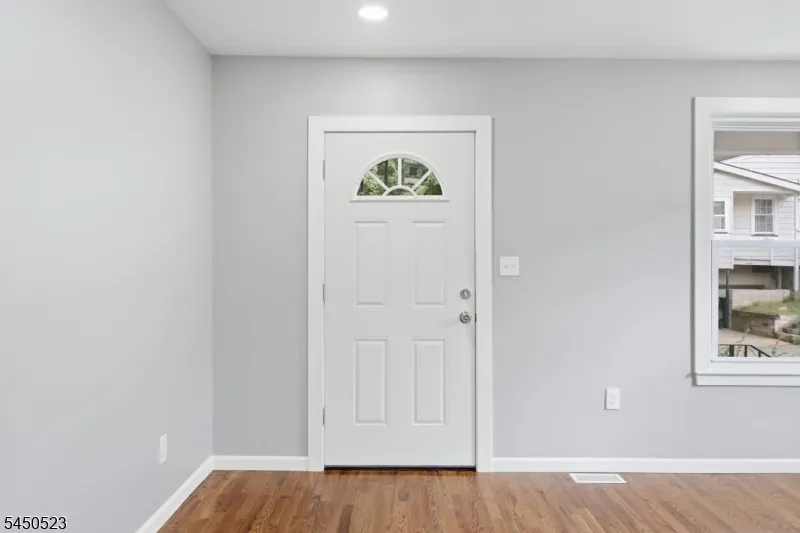 34 N Prospect St Lopatcong, NJ 08865