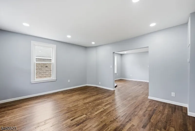 34 N Prospect St Lopatcong, NJ 08865