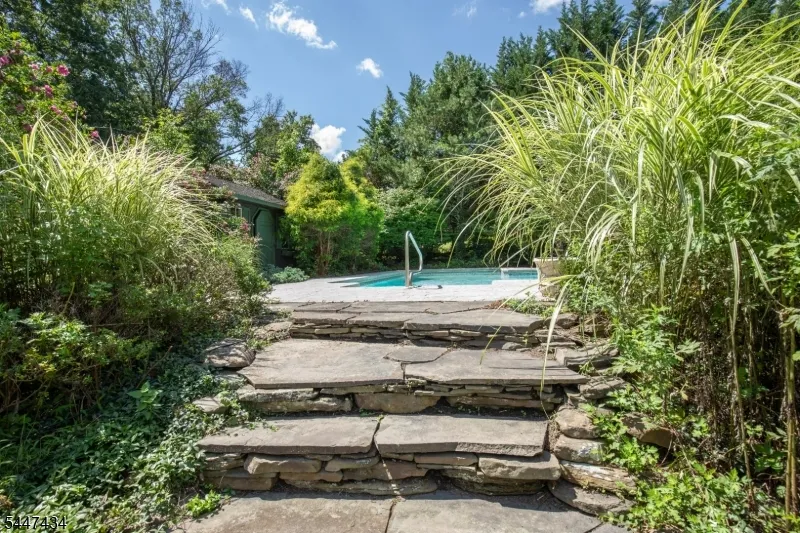 230 Shiloh Rd Hope, NJ 07825