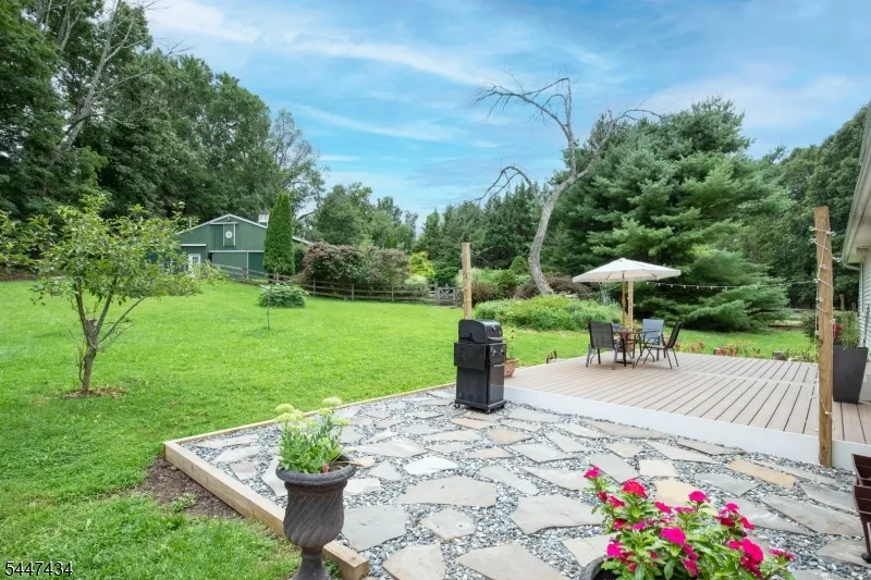 230 Shiloh Rd Hope, NJ 07825