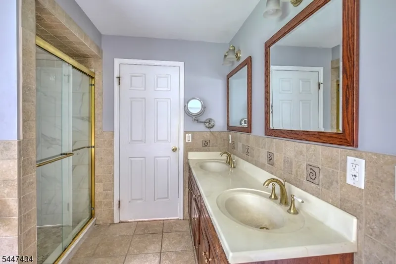 230 Shiloh Rd Hope, NJ 07825
