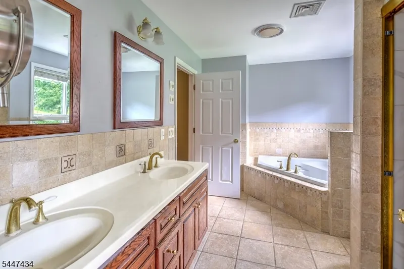 230 Shiloh Rd Hope, NJ 07825