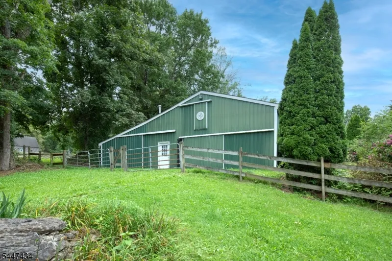 230 Shiloh Rd Hope, NJ 07825