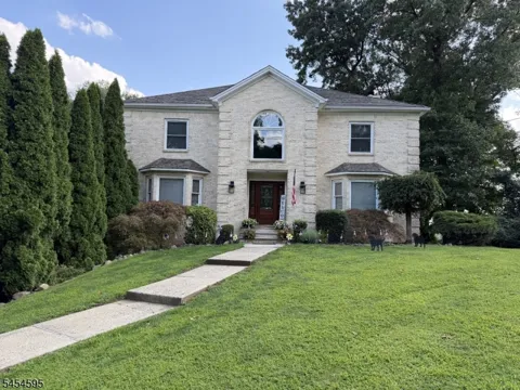 17 Rosenbrook Dr