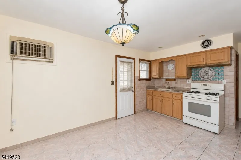 1456 76Th St North Bergen, NJ 07047