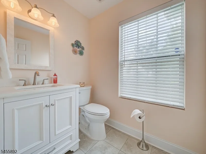 1102 Fox Hill Pl Holland, NJ 08848