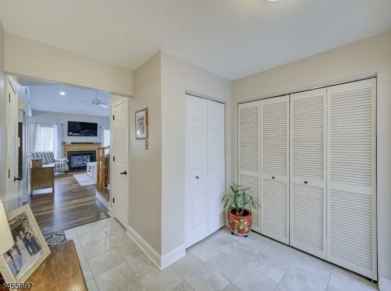 1102 Fox Hill Pl Holland, NJ 08848