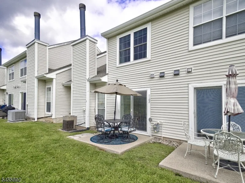 1102 Fox Hill Pl Holland, NJ 08848