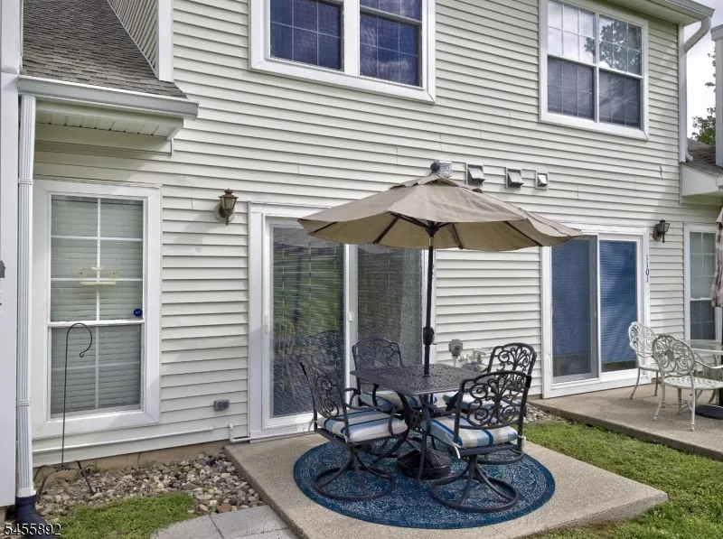 1102 Fox Hill Pl Holland, NJ 08848