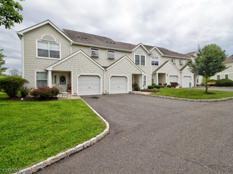 1102 Fox Hill Pl Holland, NJ 08848