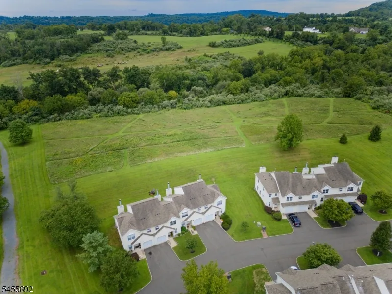 1102 Fox Hill Pl Holland, NJ 08848