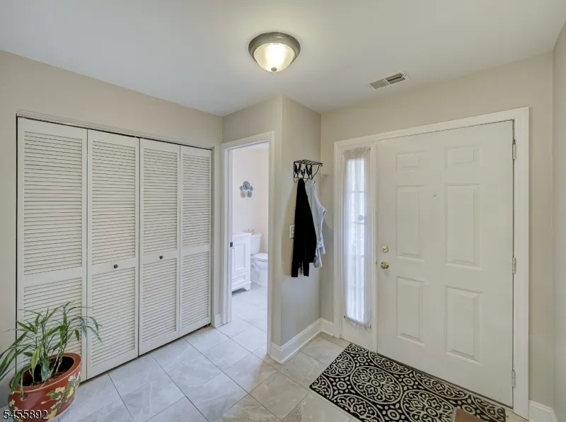 1102 Fox Hill Pl Holland, NJ 08848