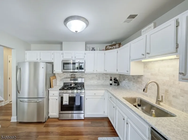 1102 Fox Hill Pl Holland, NJ 08848