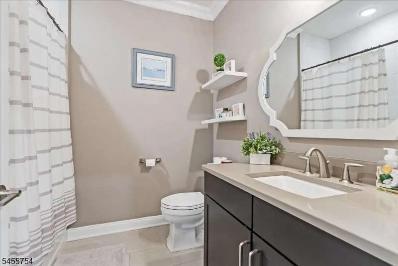 103 Mariners Pointe Hopatcong, NJ 07843