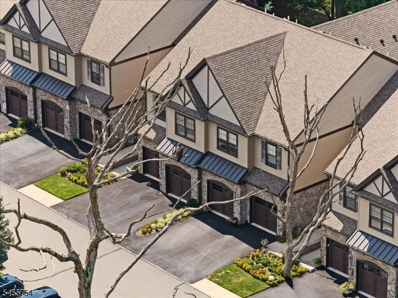 103 Mariners Pointe Hopatcong, NJ 07843