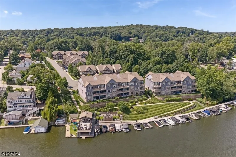 103 Mariners Pointe Hopatcong, NJ 07843