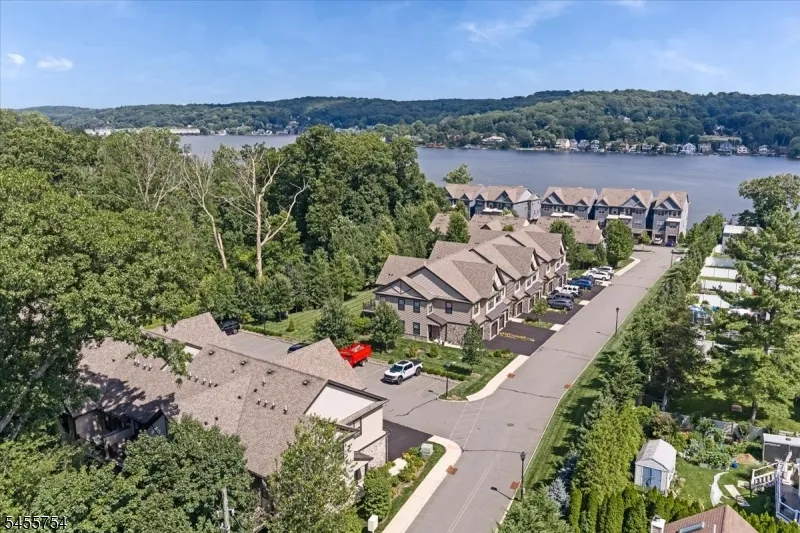 103 Mariners Pointe Hopatcong, NJ 07843