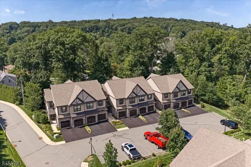 103 Mariners Pointe Hopatcong, NJ 07843