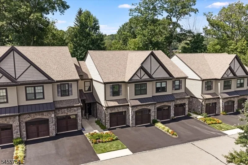 103 Mariners Pointe Hopatcong, NJ 07843