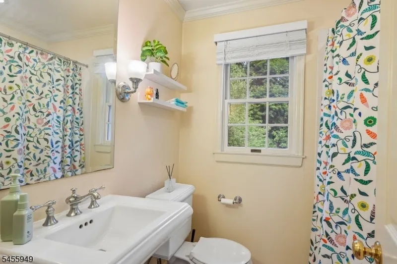 89 Minnehaha Blvd Oakland, NJ 07436