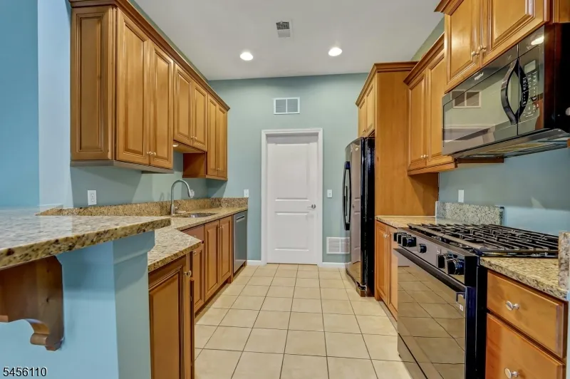 906 River Pl Butler, NJ 07405
