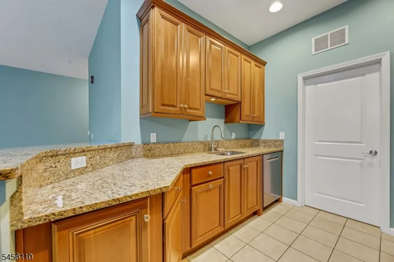 906 River Pl Butler, NJ 07405