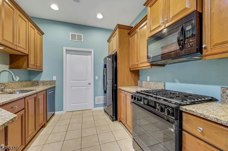 906 River Pl Butler, NJ 07405
