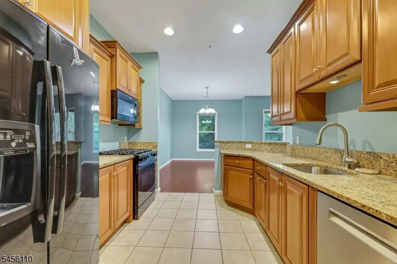 906 River Pl Butler, NJ 07405