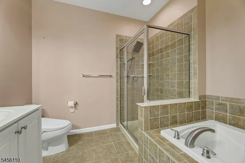 906 River Pl Butler, NJ 07405