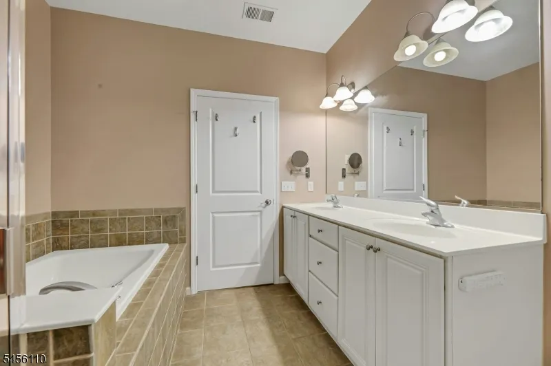 906 River Pl Butler, NJ 07405