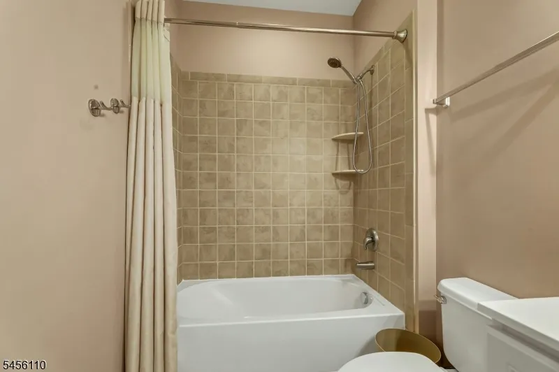 906 River Pl Butler, NJ 07405
