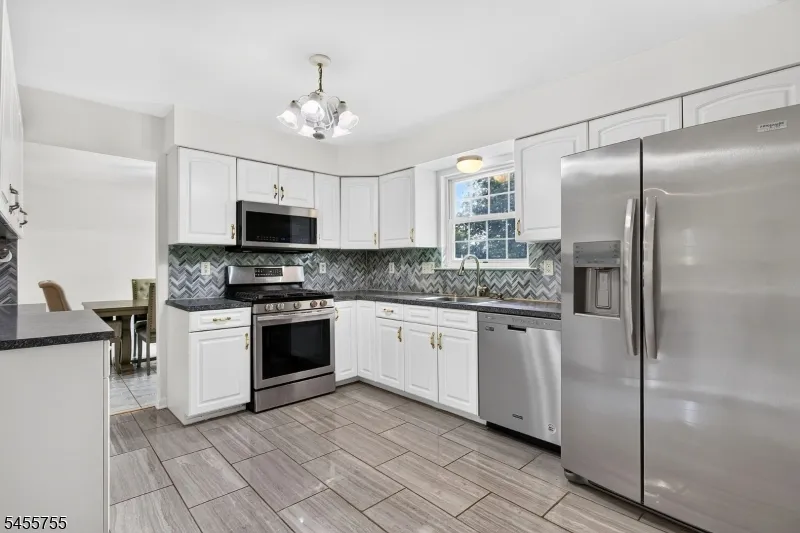 296 Remsen Ave Woodbridge, NJ 07001