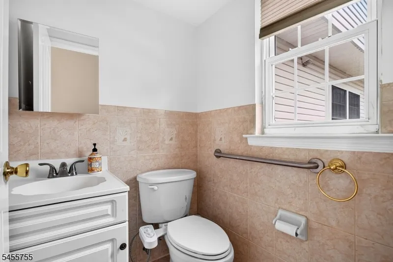 296 Remsen Ave Woodbridge, NJ 07001