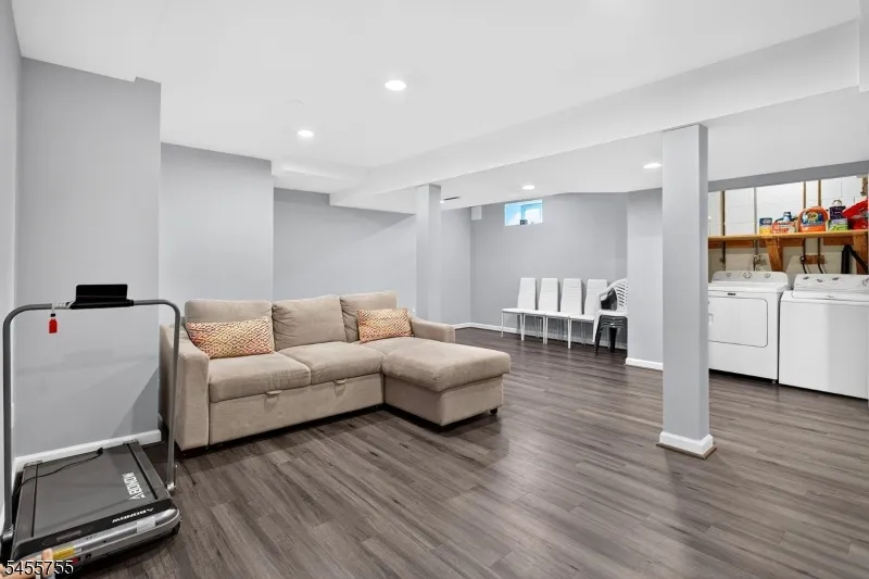 296 Remsen Ave Woodbridge, NJ 07001