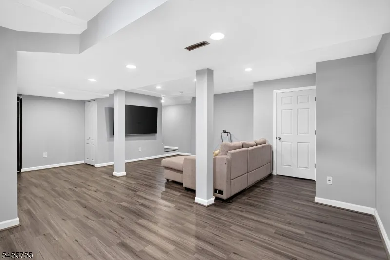 296 Remsen Ave Woodbridge, NJ 07001