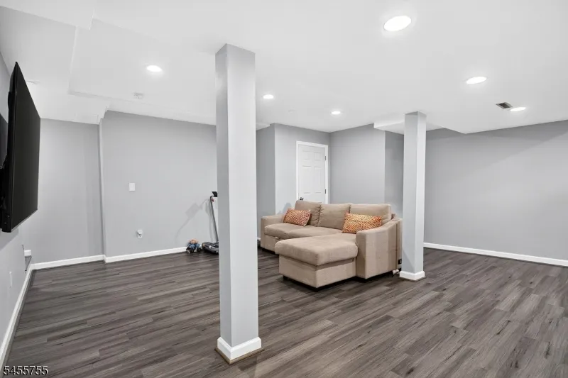 296 Remsen Ave Woodbridge, NJ 07001