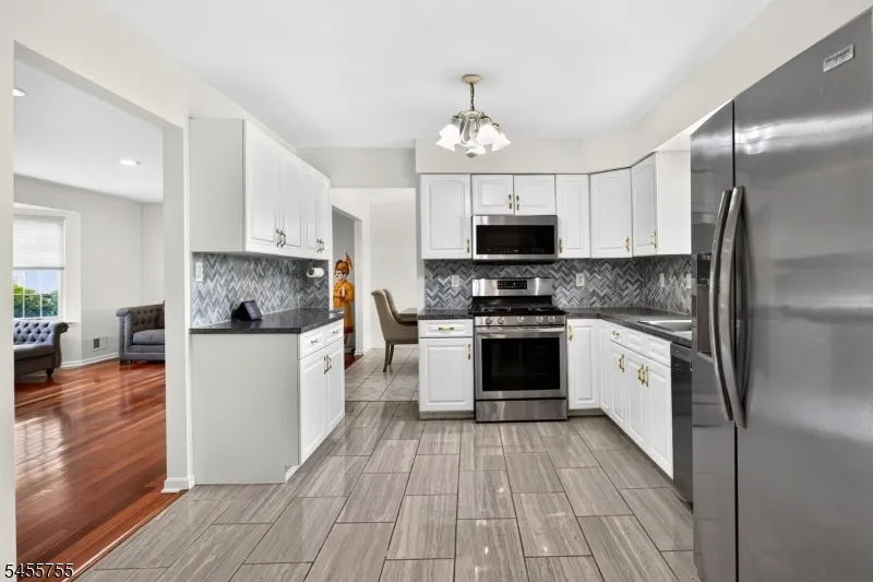 296 Remsen Ave Woodbridge, NJ 07001