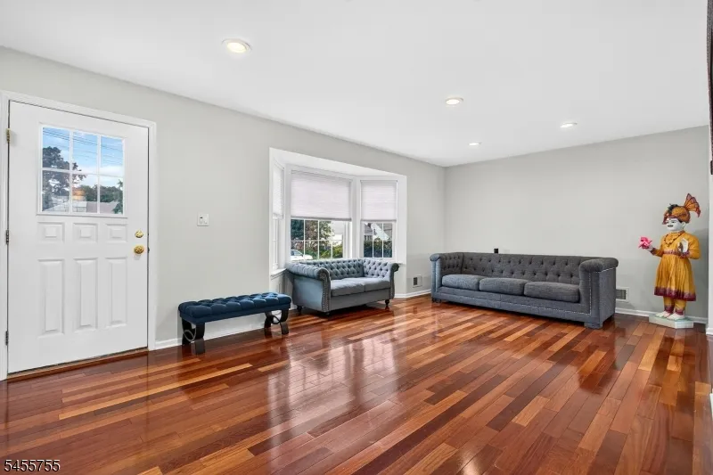 296 Remsen Ave Woodbridge, NJ 07001