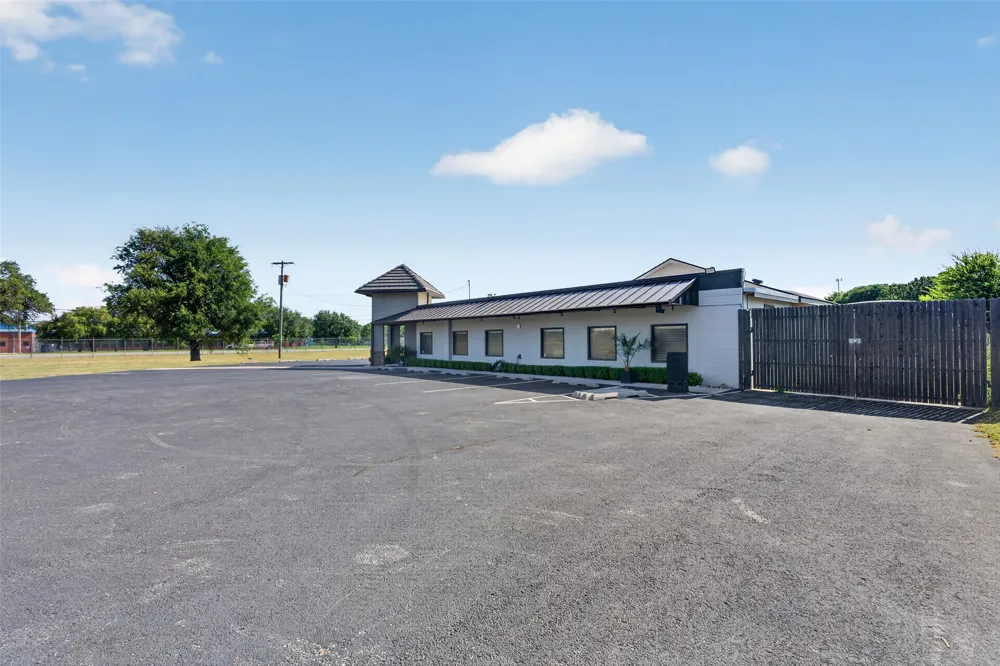 8902 E 11th Street Tulsa, OK 74112