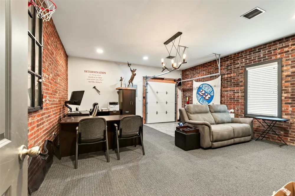 8902 E 11th Street Tulsa, OK 74112