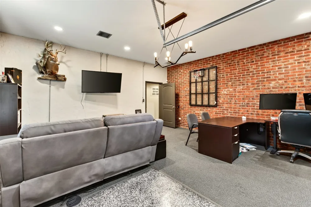 8902 E 11th Street Tulsa, OK 74112