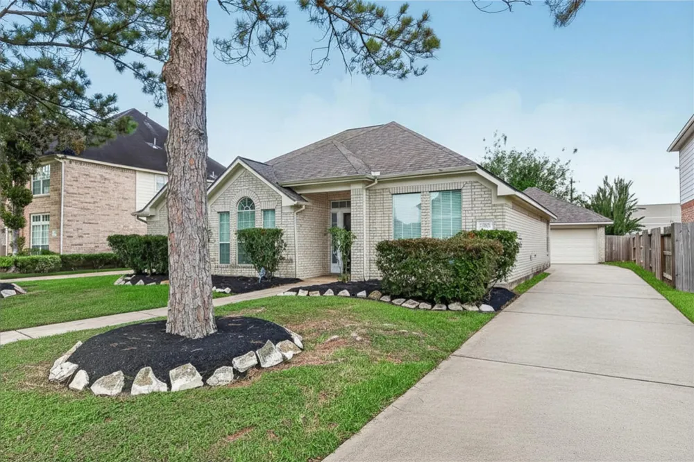 2726 Martinec Drive Pearland, TX 77584