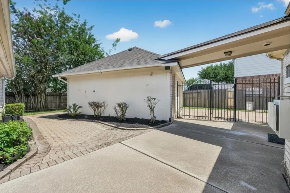 2726 Martinec Drive Pearland, TX 77584