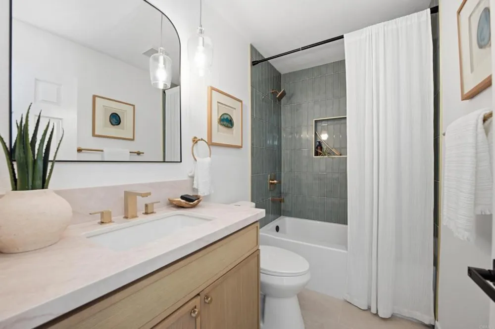 615 Naples Court Oceanside, CA 92057
