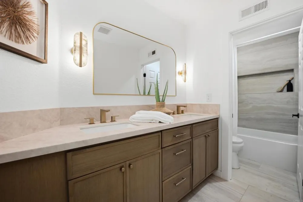 615 Naples Court Oceanside, CA 92057