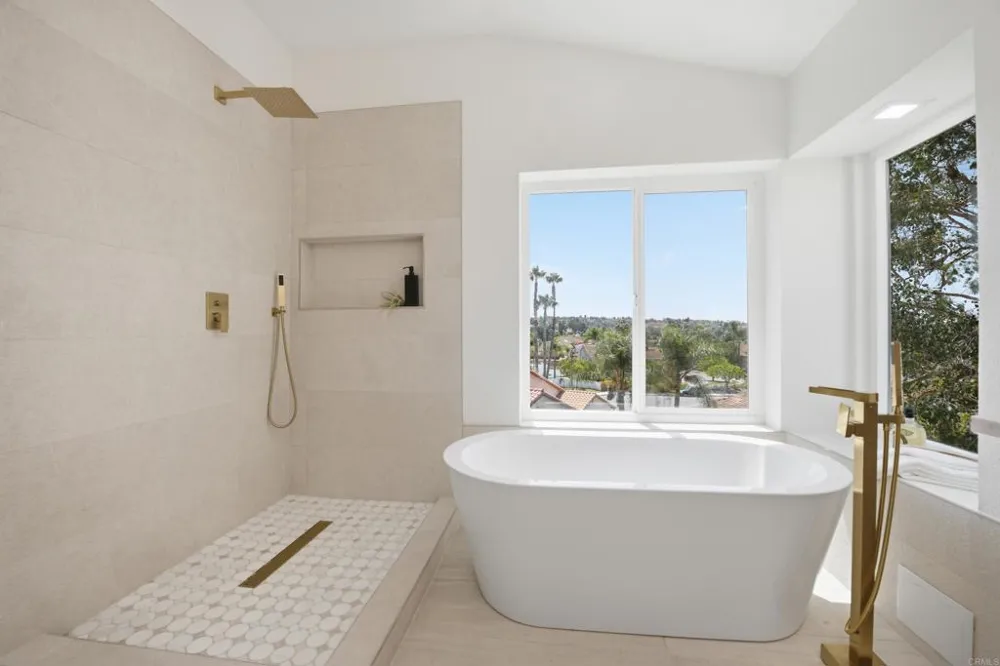 615 Naples Court Oceanside, CA 92057