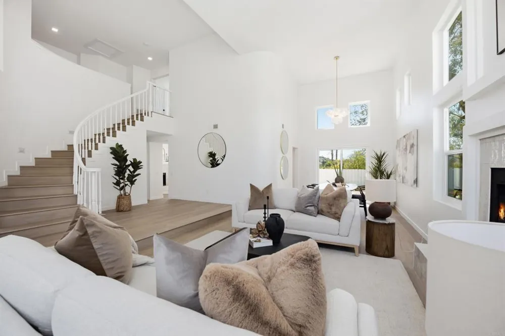 615 Naples Court Oceanside, CA 92057